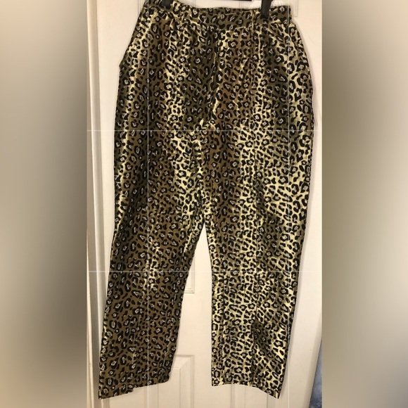 Jacquard Slit Hem Pants - Picture 2 of 15